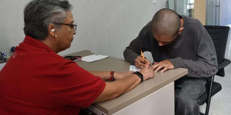 Conexión en colonia Ríos Mexicanos mejorará el suministro de agua en la zona: Adolfo Torres