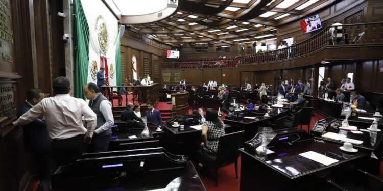 Migrantes con estudios universitarios podrán ser integrados al sector productivo, define 76 Legislatura