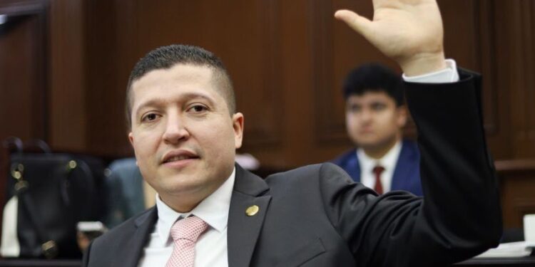 Presenta Vicente Gómez iniciativa de ley para brindar servicios de salud prioritaria a grupos vulnerables