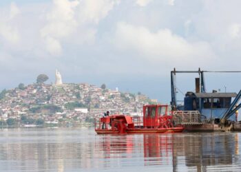 Compesca prepara muelles y canales del lago de Pátzcuaro para Noche de Muertos