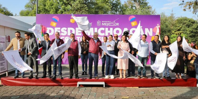 Bedolla da banderazo de salida a 55 toneladas de ayuda para estados afectados por lluvias