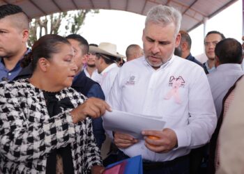 En audiencia pública, anuncia Bedolla próxima apertura de autopista Siglo XXI, tramo Pátzcuaro-Uruapan