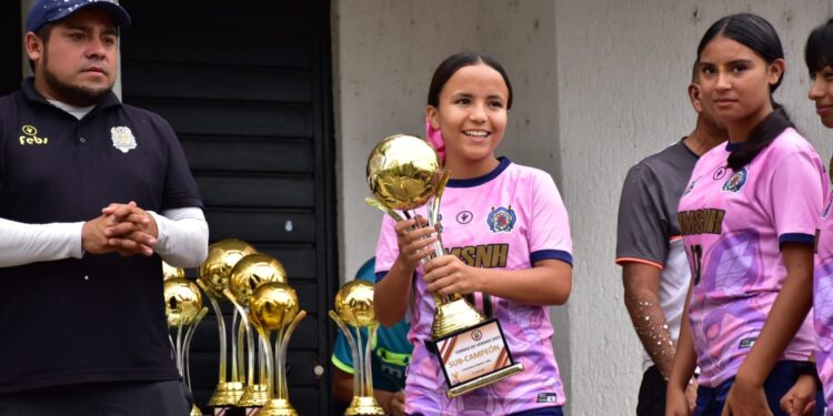 UMSNH se corona en el segundo lugar del Torneo de Verano de la Liga Municipal