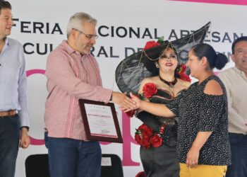 Inaugura Bedolla la 15 Feria de la Catrina de Capula; se consolida como escaparate artesanal