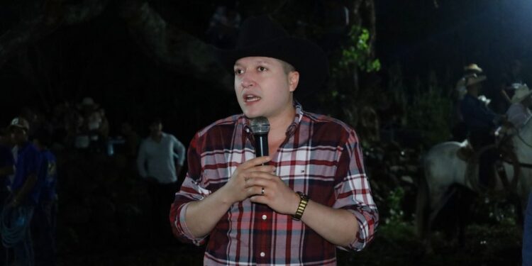 Apoya Vicente Gómez obras eléctricas en el Distrito XIX