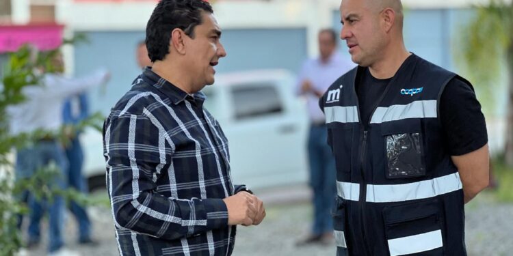 Brigadas de Servicios Públicos intervienen carretera a salida a Quiroga