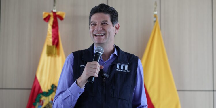 Reconoce Alfonso Martínez a voluntarios de la Feria Internacional del Libro y la Lectura de Morelia