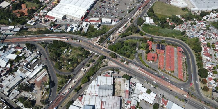 Megaobra vial de salida a Pátzcuaro, con 54 % de avance: Rogelio Zarazúa