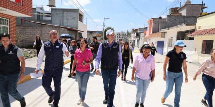 Al Norte de Morelia, supervisa Alfonso Martínez obras de pavimentación