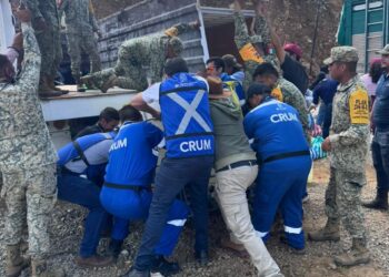 ¡Misión cumplida! Regresan médicos y ambulancias de Michoacán tras apoyo a Hidalgo