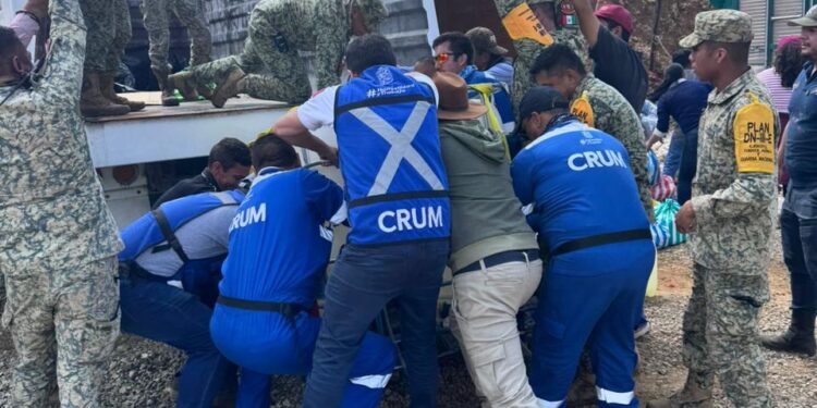 ¡Misión cumplida! Regresan médicos y ambulancias de Michoacán tras apoyo a Hidalgo