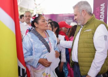 Bedolla, cercano a autogobiernos; lleva audiencia pública a Donaciano Ojeda