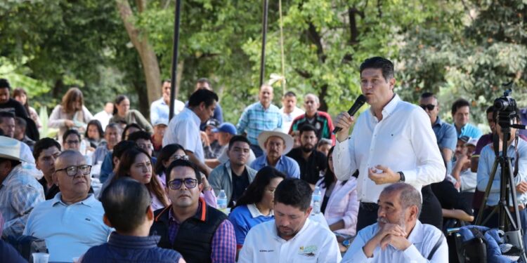 Promueve Alfonso Martínez la celebración de Día de Muertos en Tacámbaro