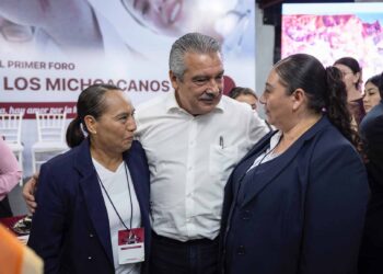 Raúl Morón atiende peticiones y necesidades del Sector Salud de Michoacán