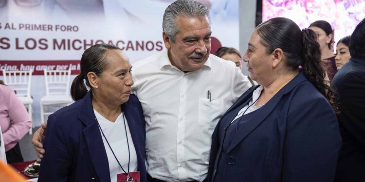 Raúl Morón atiende peticiones y necesidades del Sector Salud de Michoacán