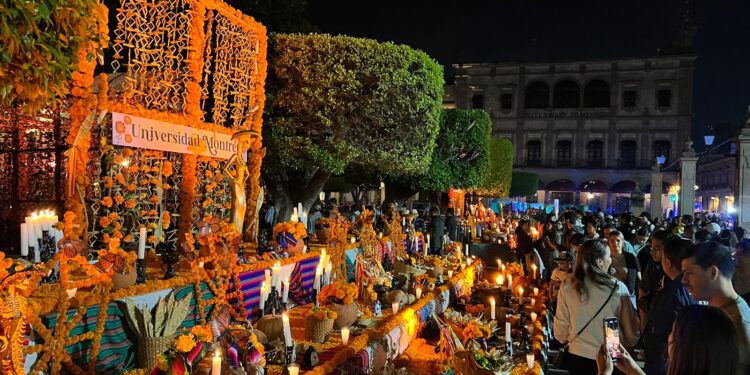 Gran afluencia turística en Morelia, previo a la celebración de Día de Muertos*