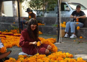 SeCultura Morelia, artesanos e instituciones inician montajes de altares y tapetes tradicionales