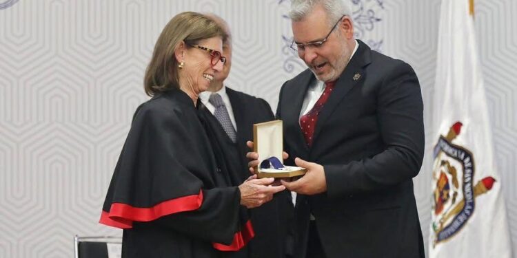 Reconoce Bedolla aportación de galardonados con doctorado honoris causa por la UMSNH