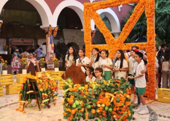 Michoacán cautiva en Xcaret por su tradición de Noche de Muertos