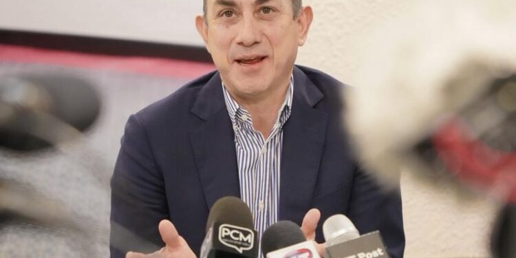 Semigrante busca honrar a connacionales que fortalecen sus comunidades de origen