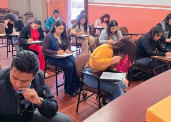 Participantes de Concurso de Oposición Abierto para Secretaria (o) de Acuerdos de Juzgado realizan examen teórico