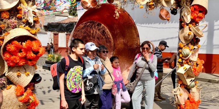 Entre luces, copal y tradición… Santa Clara del Cobre volvió a enamorar en el Festival de las Ánimas: Dayana Pérez