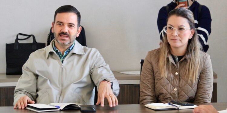 Reconoce Alfonso Martínez vigencia y papel de los contadores públicos