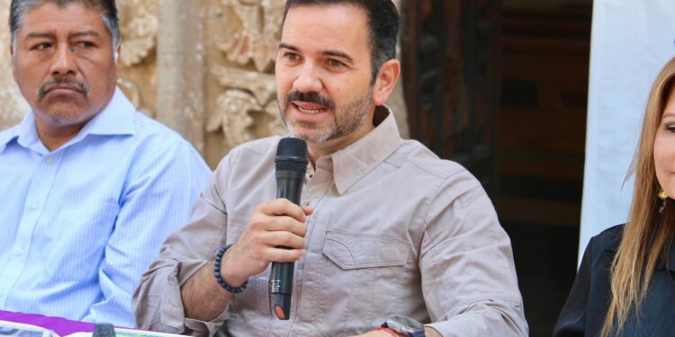 Reconoce Alfonso Martínez vigencia y papel de los contadores públicos