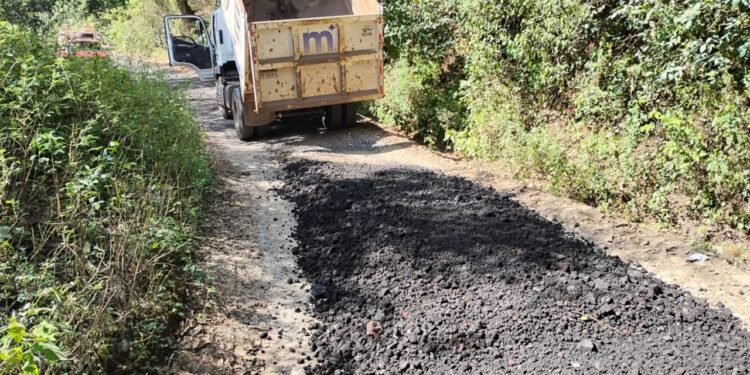 Gobierno de Morelia continúa rehabilitando caminos rurales