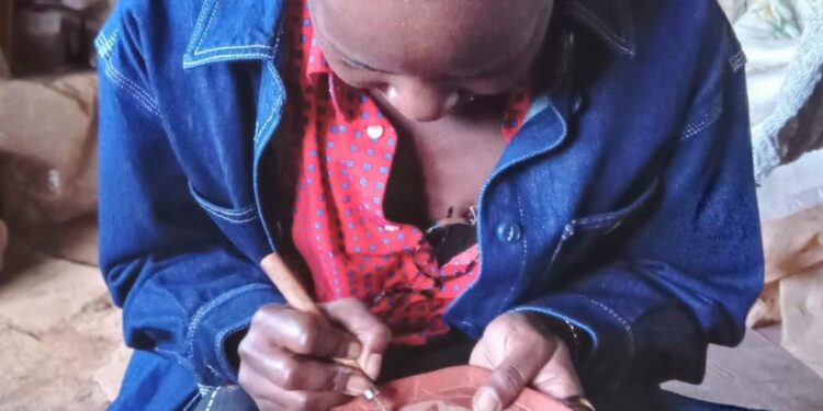 Artesanía de Michoacán conquista a la actriz Lupita Nyong’o: Sectur