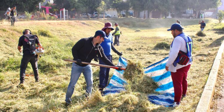Yankel Benítez participa en jornada ciudadana de limpieza en la colonia Nuevo Amanecer