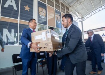 Entrega Carlos Torres Piña equipo de cómputo a fiscalías regionales en la primera etapa del programa de fortalecimiento tecnológico de la FGE