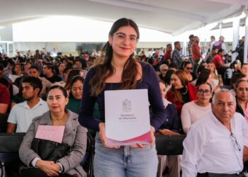 Tras años de espera, más de mil docentes regularizan su documentación: SEE