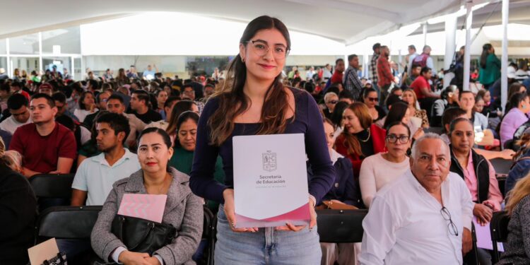 Tras años de espera, más de mil docentes regularizan su documentación: SEE