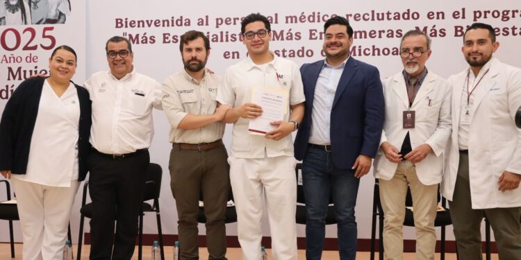 Plan Michoacán incorpora 244 profesionales de la salud para fortalecer atención en la entidad