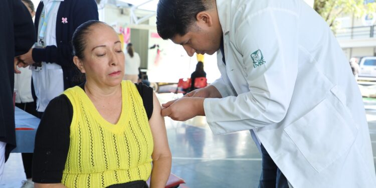 Promueve FGE bienestar de su personal con jornada de salud