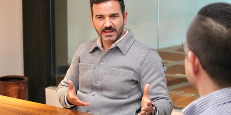 Yankel Benítez expande cobertura de Puntos Naranja