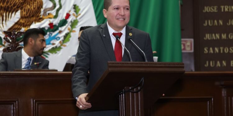 Vicente Gómez presenta iniciativa para regular, reciclar y reutilizar la basura electrónica