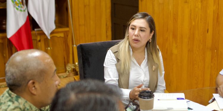 Presidenta Dayana Pérez Mendoza encabeza reunión con el sector educativo; se determina no realizar desfile del 20 de noviembre