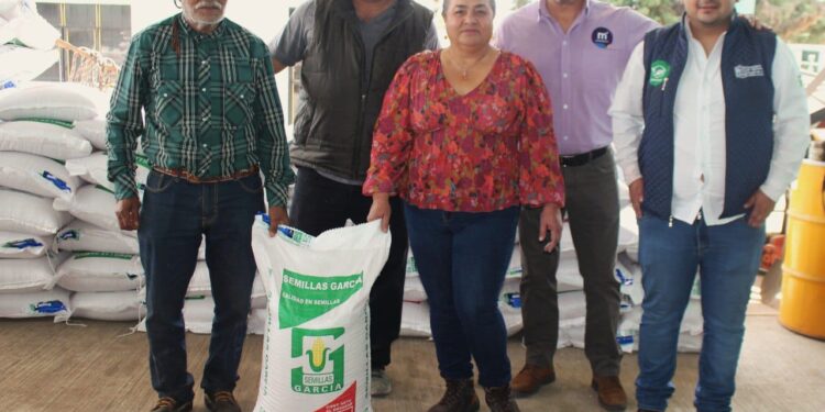 Saderm apoya a productores agrícolas con entrega de semillas