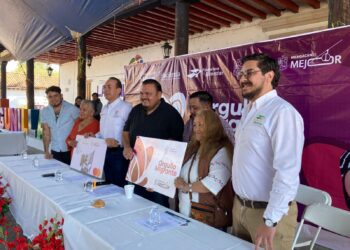 Semigrante entrega 100 tarjetas Orgullo Migrante en Lagunillas