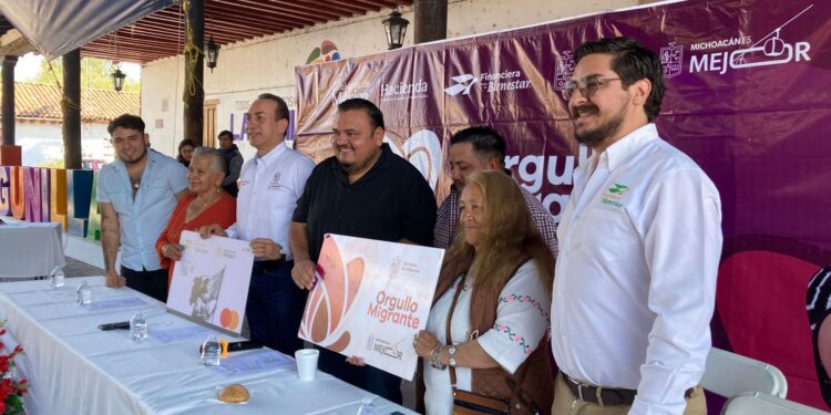 Semigrante entrega 100 tarjetas Orgullo Migrante en Lagunillas