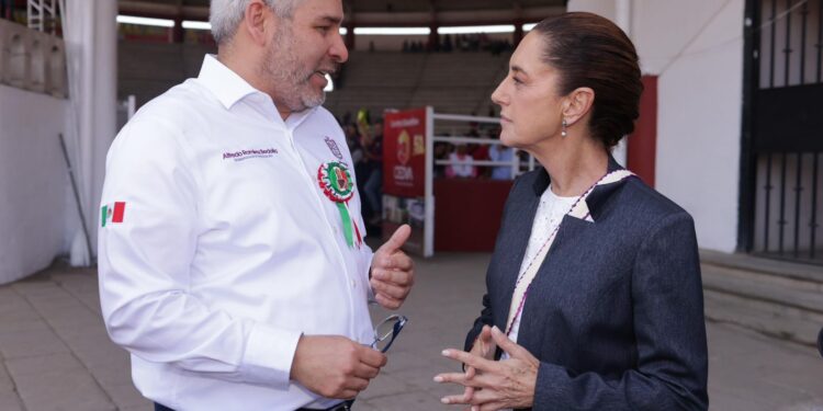 Bedolla y Sheinbaum revisan próxima asignación de becas Gertrudis Bocanegra