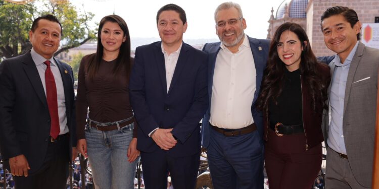 El espíritu de la Revolución Mexicana une a miles de familias en desfile cívico-deportivo: Bedolla