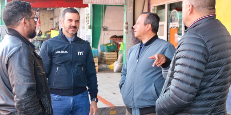 Yankel Benítez y directivos del Mercado de Abastos afinan detalles para actividades decembrinas