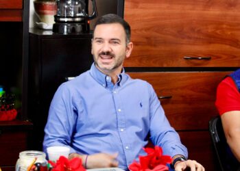 Yankel Benítez y autoridades de Santiago Undameo, establecen ruta de trabajo