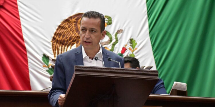 Octavio Ocampo impulsa reforma a la Ley de Educación para regular en Michoacán el uso de Inteligencia Artificial