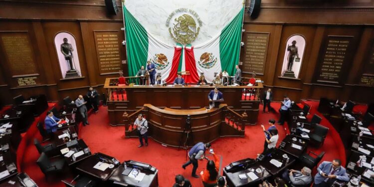 Octavio Ocampo impulsa reforma a la Ley de Educación para regular en Michoacán el uso de Inteligencia Artificial