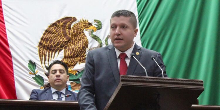 Vicente Gómez presenta iniciativas para dotar de atribuciones al Congreso y a los gobiernos municipales para el reciclaje de la basura electrónica