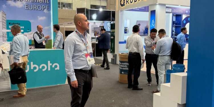 Adolfo Torres fortalece la modernización del Ooapas en la Convención Aneas 2025